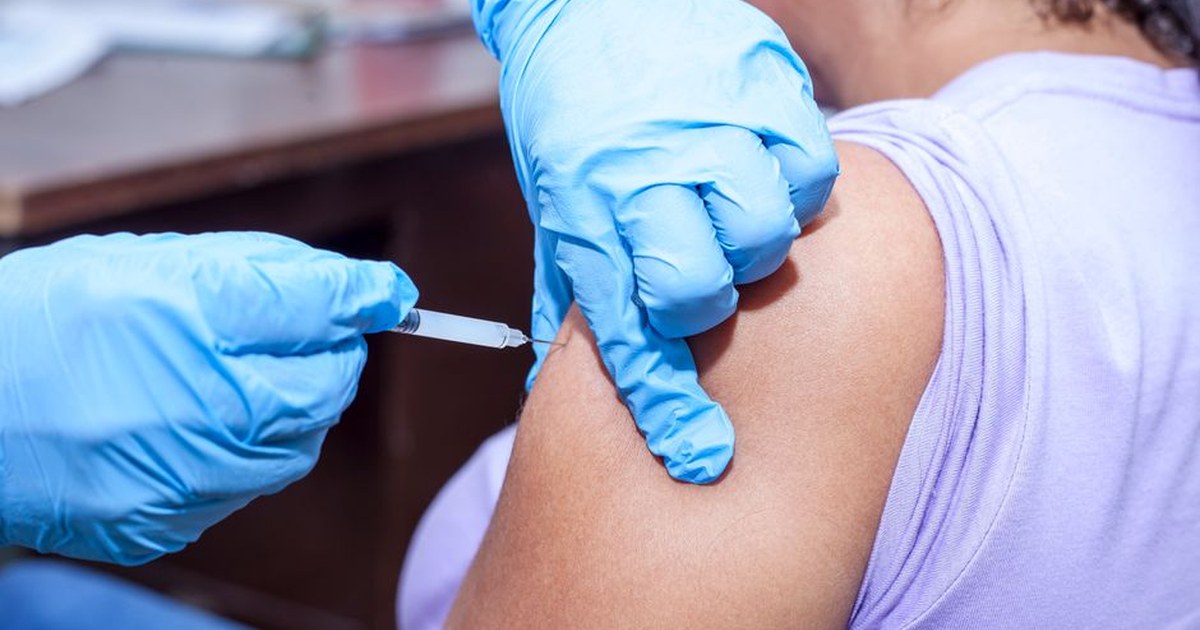 flu vaccine doctor patient