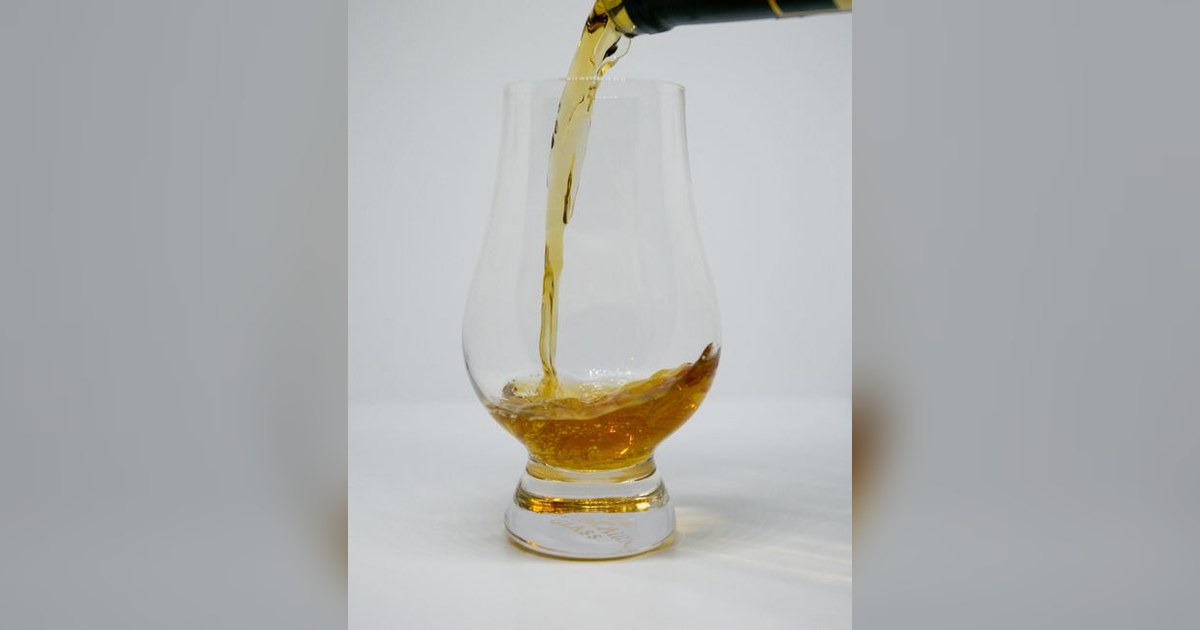 whisky glass tasting