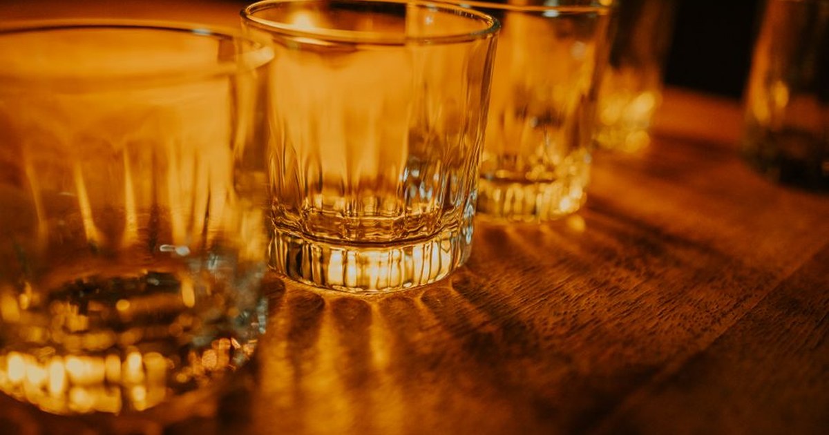 whiskey tasting bar