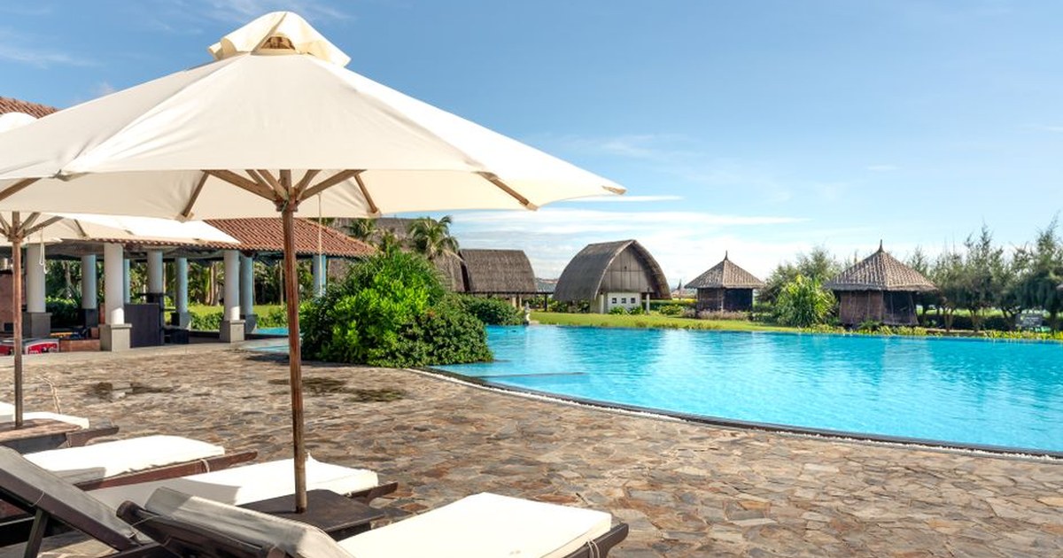 luxury resort pool